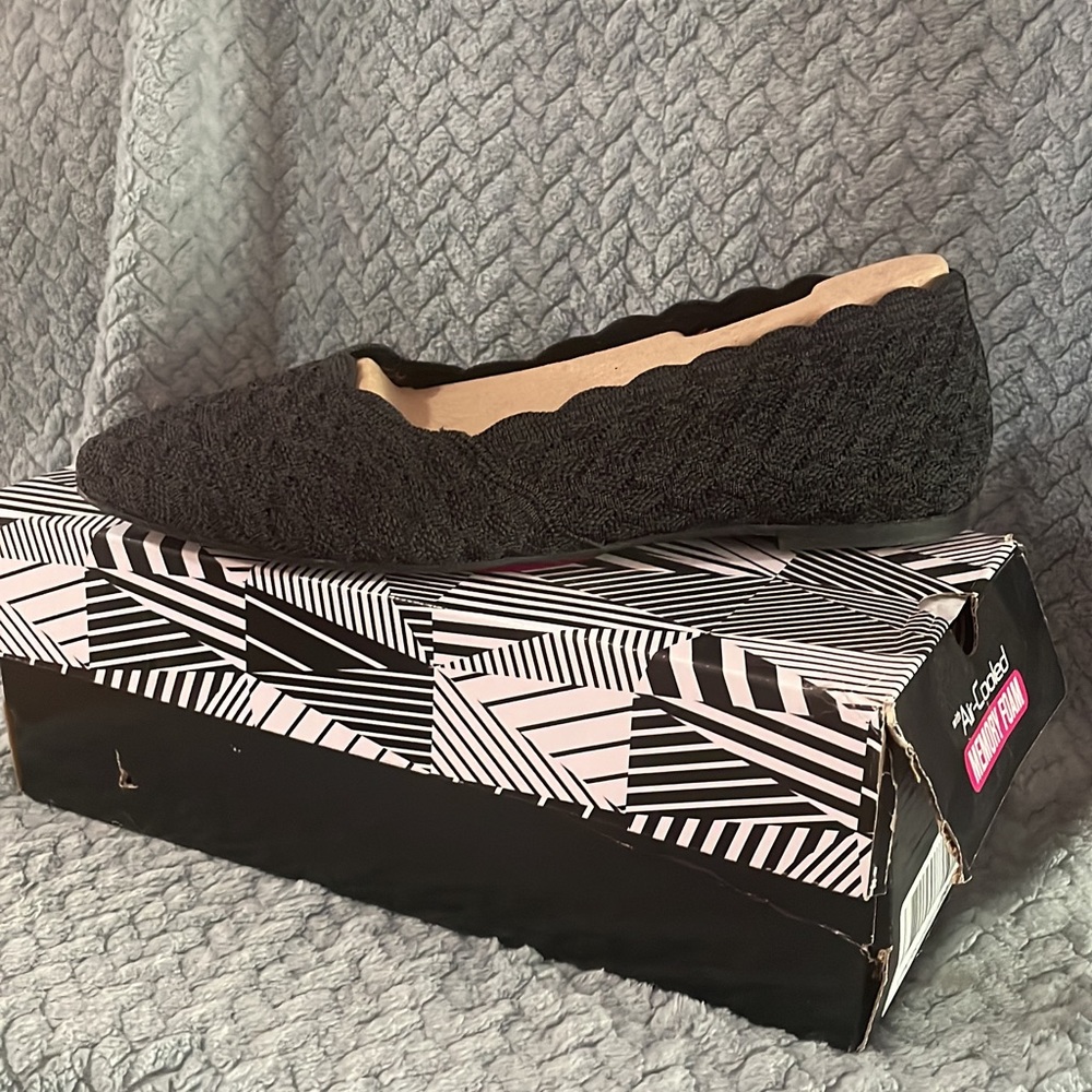 Sketchers Cleo flats NEW IN BOX!